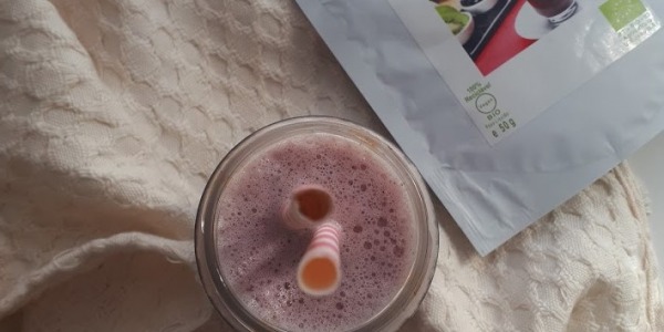 BATIDO DE BANANA, ARONIA E AÇAÍ 